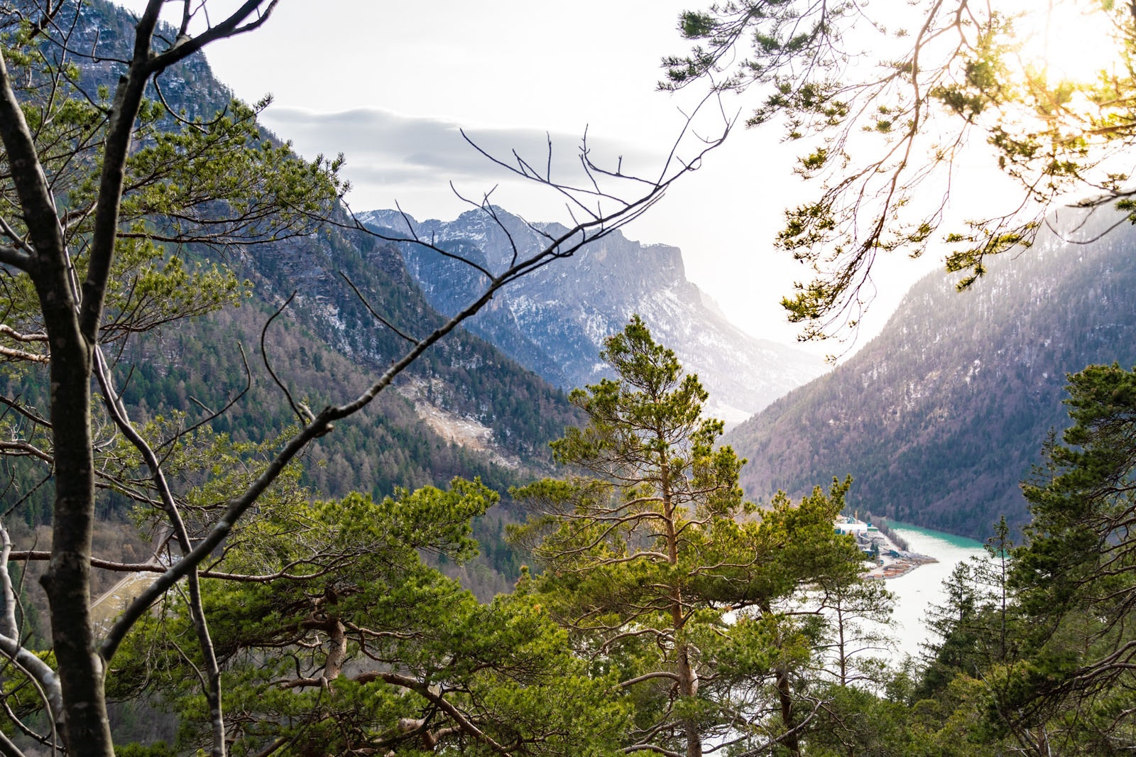 Blick vom Wanderweg am Müllnerhorn auf den Saalachsee