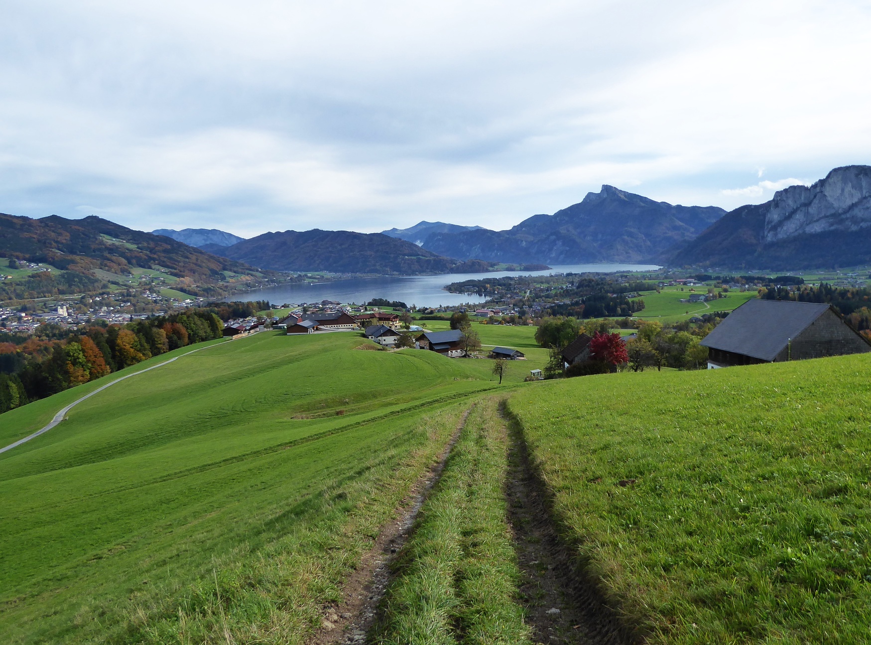 Der Ort Mondsee, das Ende der wunderbaren Höhenwanderung ist in Sicht.