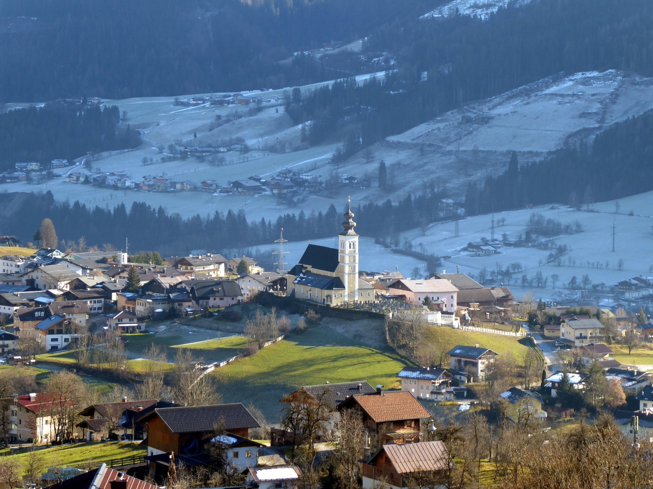 Die sonnige Höhenwanderung endet in St. Veit.