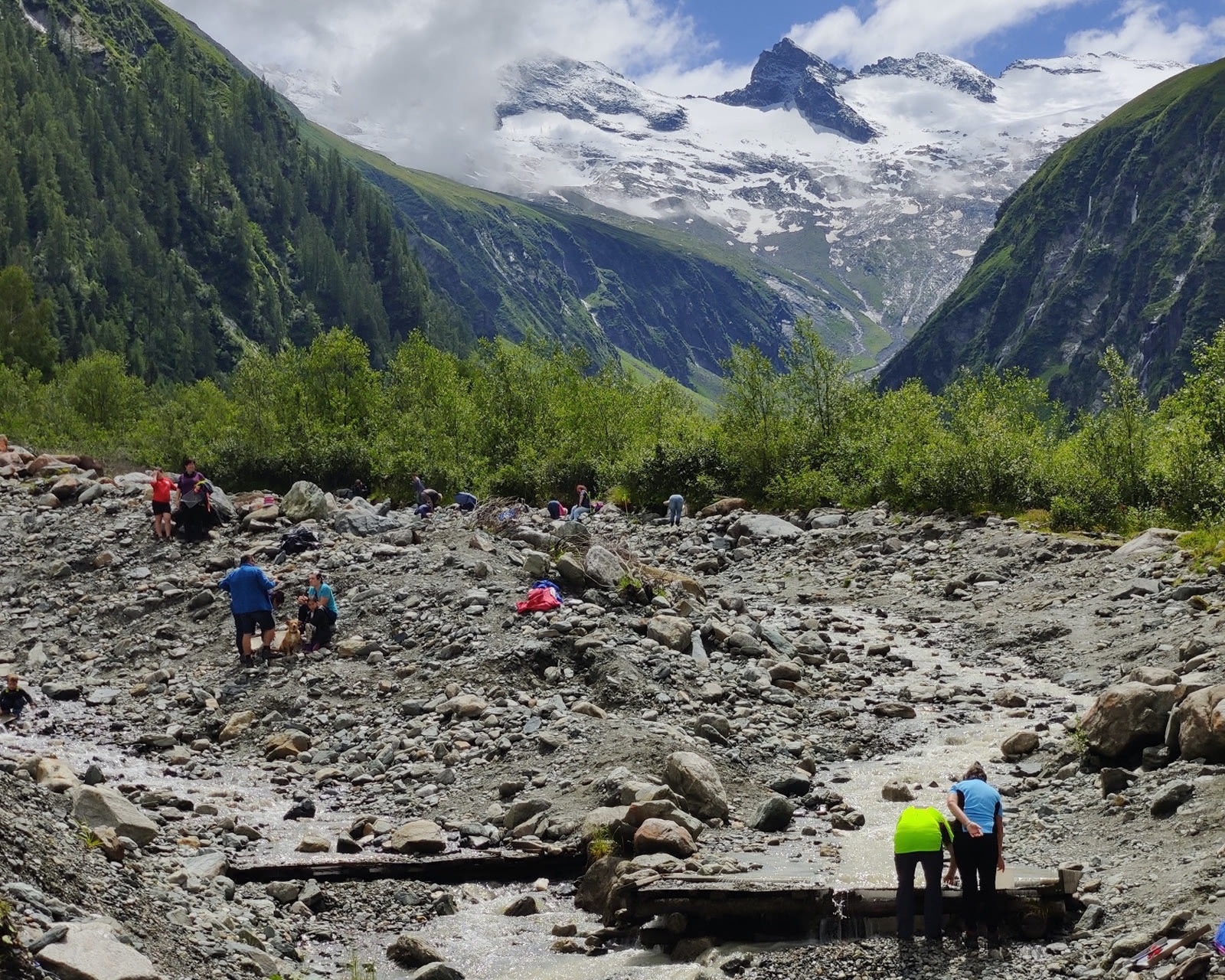 Schatzsucher beim Schürfen nach Samaragden im Habachtal.