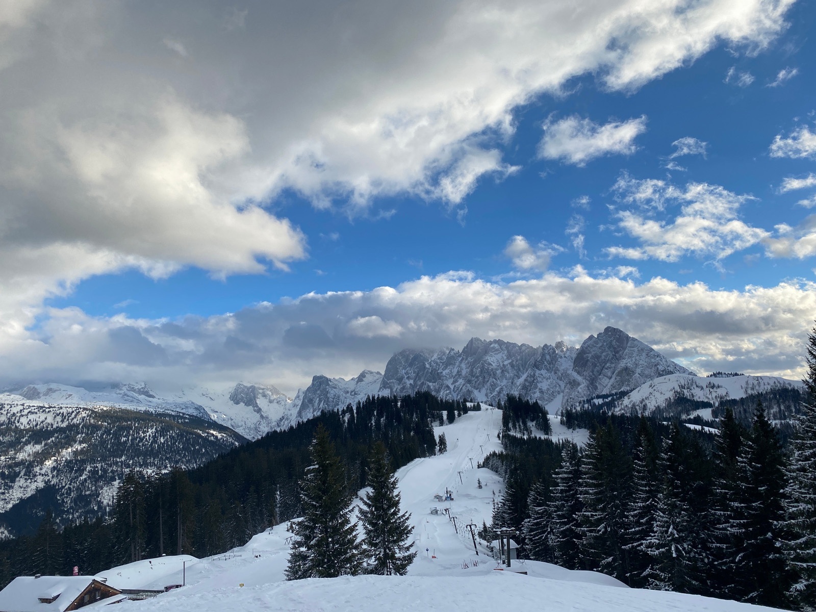 Ausblick auf den Gosaukamm vom Gipfel