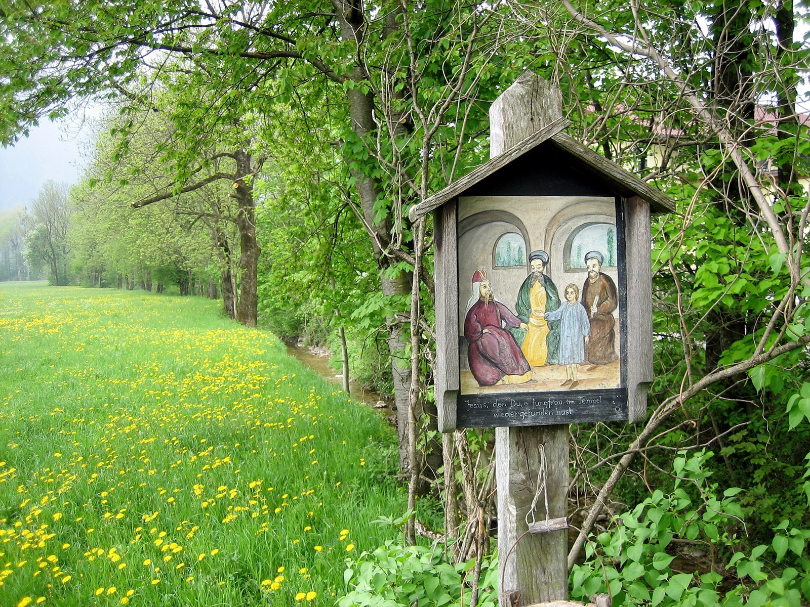 Hier überquert der Rosenkranzweg den Mitterbach.