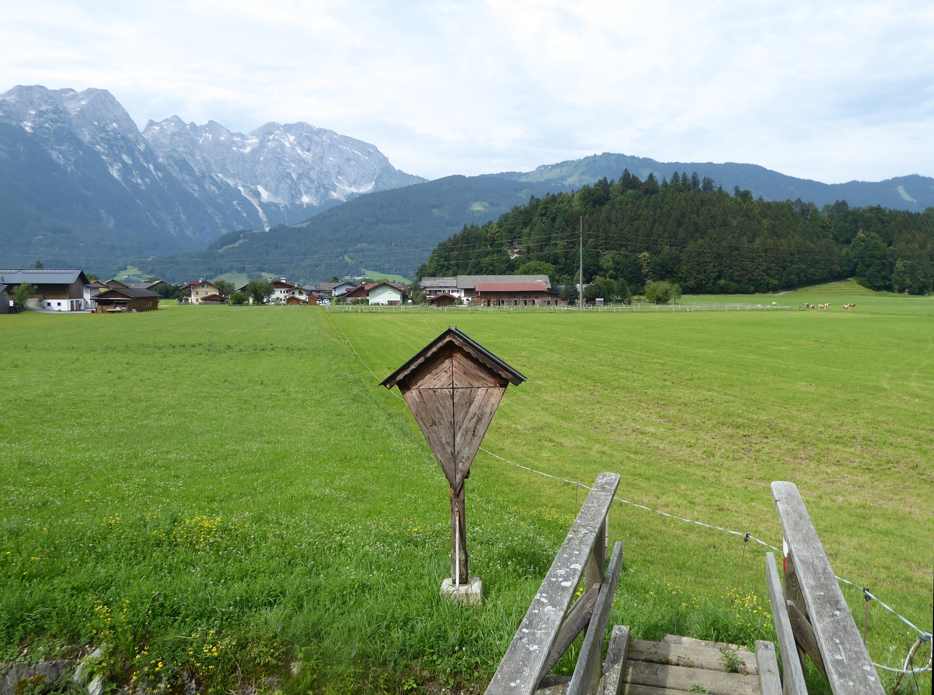 Rückblick auf den Georgenberg in Richtung Kuchl. Nun beginnt der steile Abschnitt.