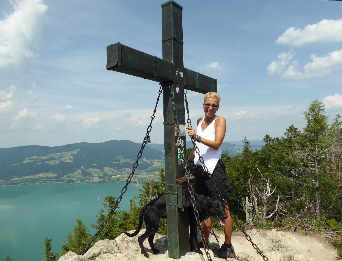 Beste Aussichten am Almkogelgipfel (1030 m).