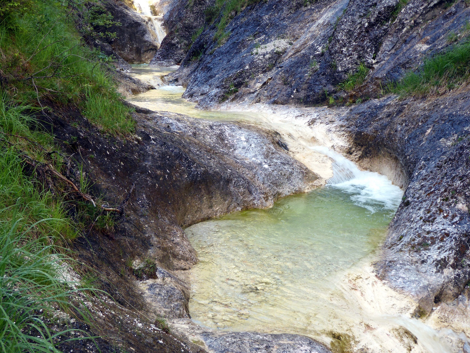 Sequentially arranged plunge pools are typical for the Aschauerklamm.