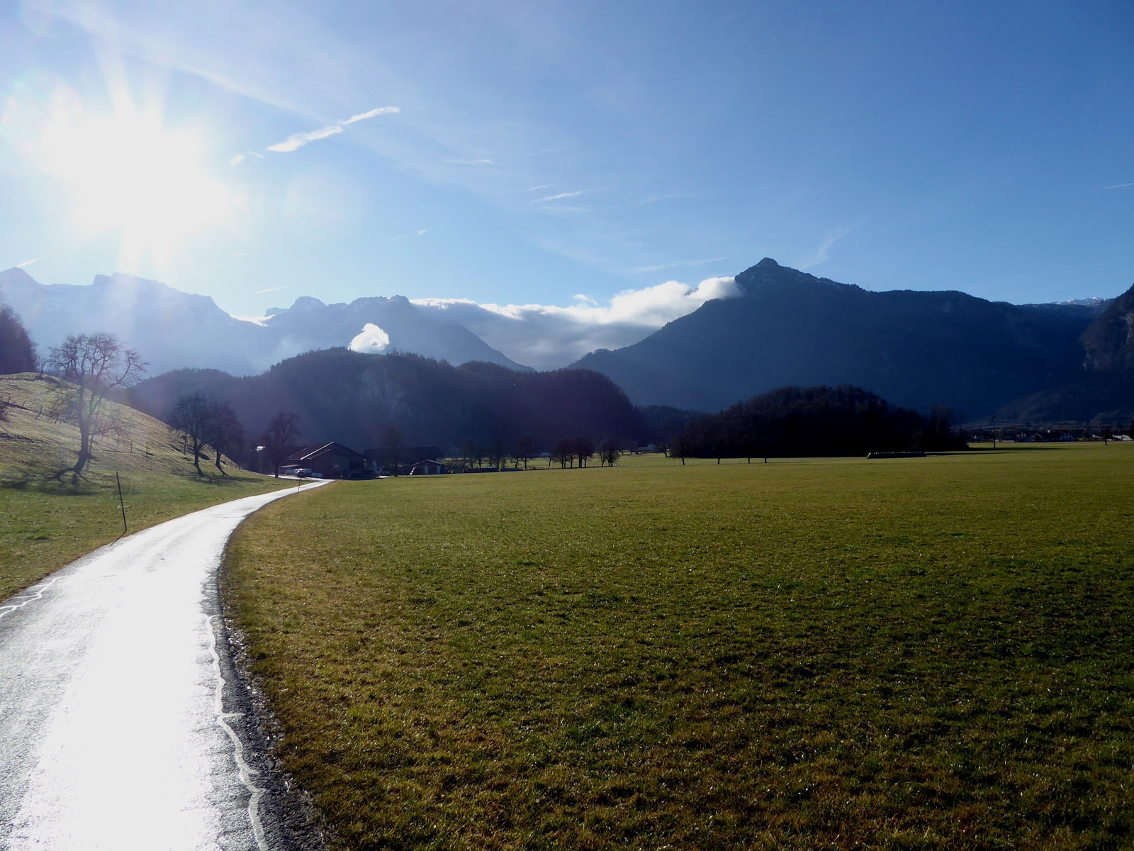 The view back to the district Kellau with the Rabenstein and the cloud-covered Pass Lueg in the background.