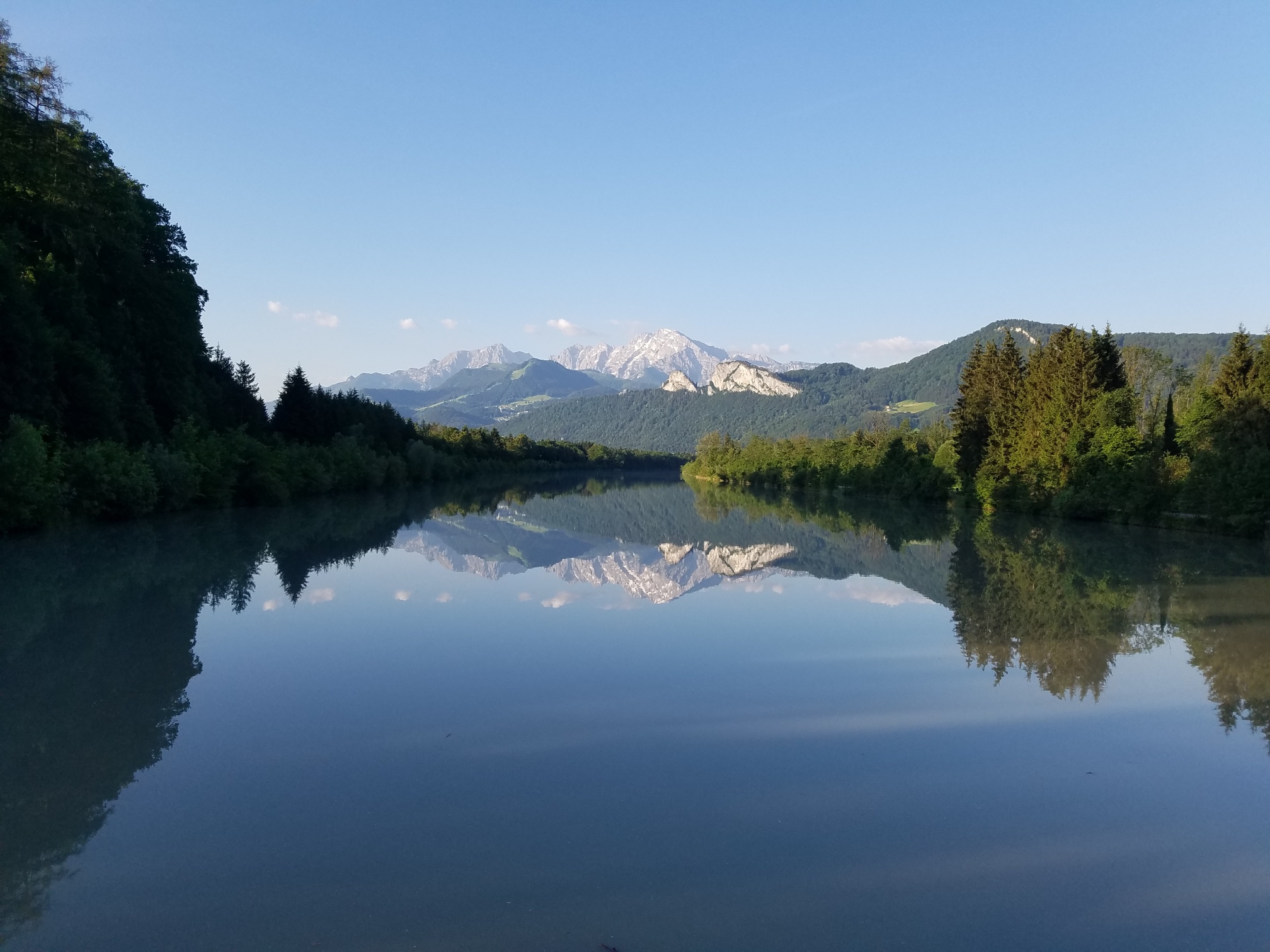 Der Blick über die Salzach von Puch Urstein Richtung Süden nach Hallein.