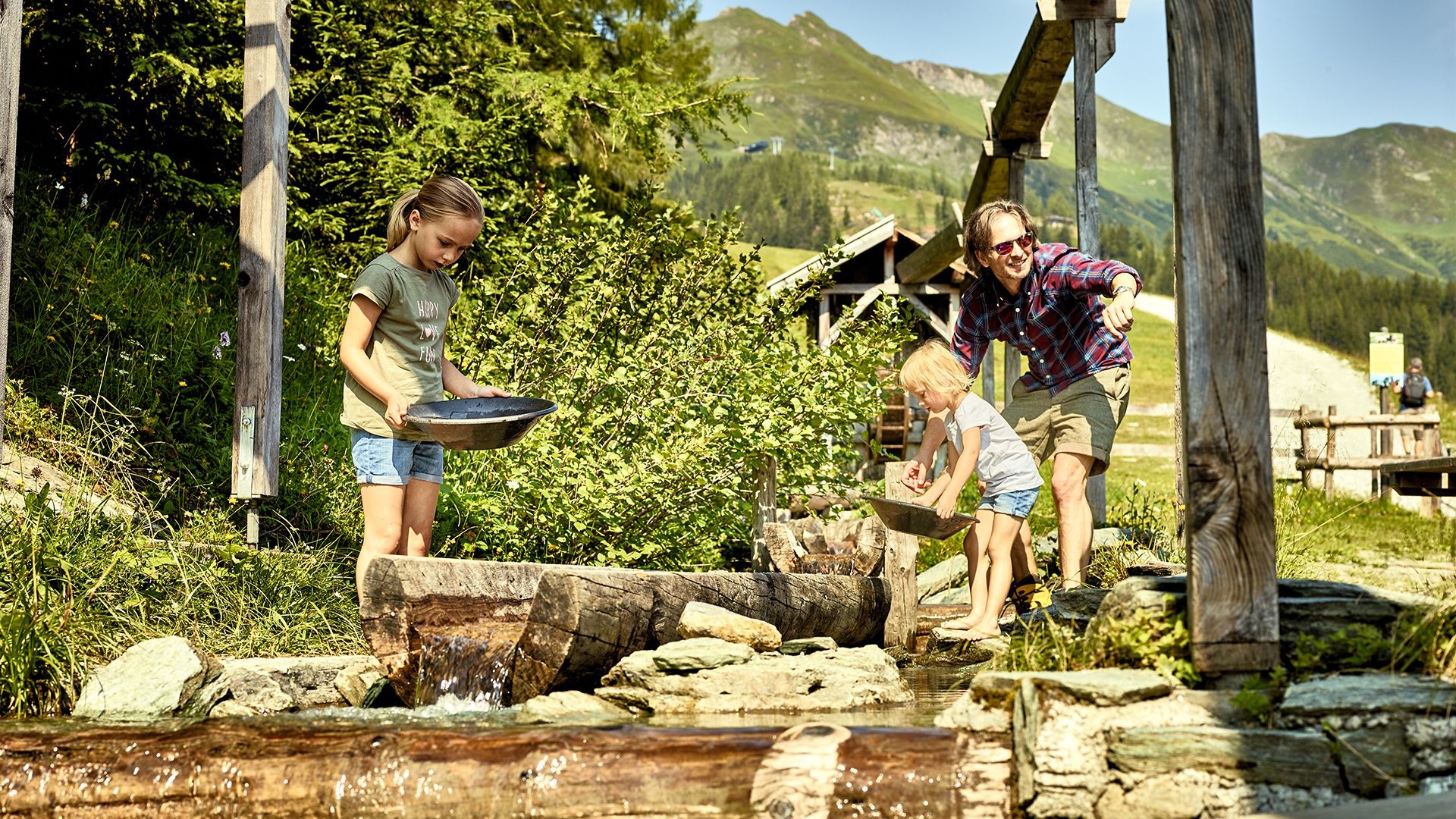 Goldwaschen bei traumhaften Sommerwetter
