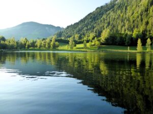 Der romantische Böndlsee steht am Beginn der Wanderung.