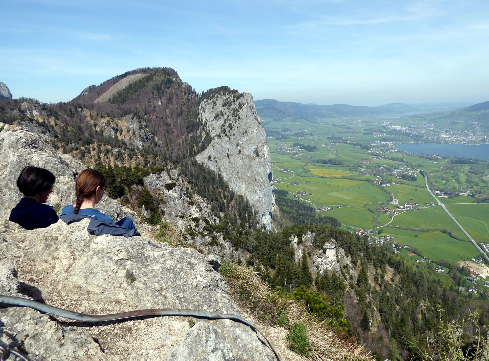 Summit rest with a view of the Drachenwand and Lake Mondsee.