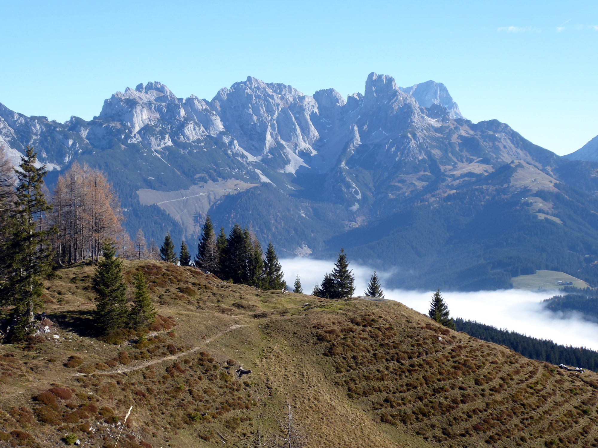 The Gappenkopf in the foreground with Gosaukamm and Bischofsmütze in the background.