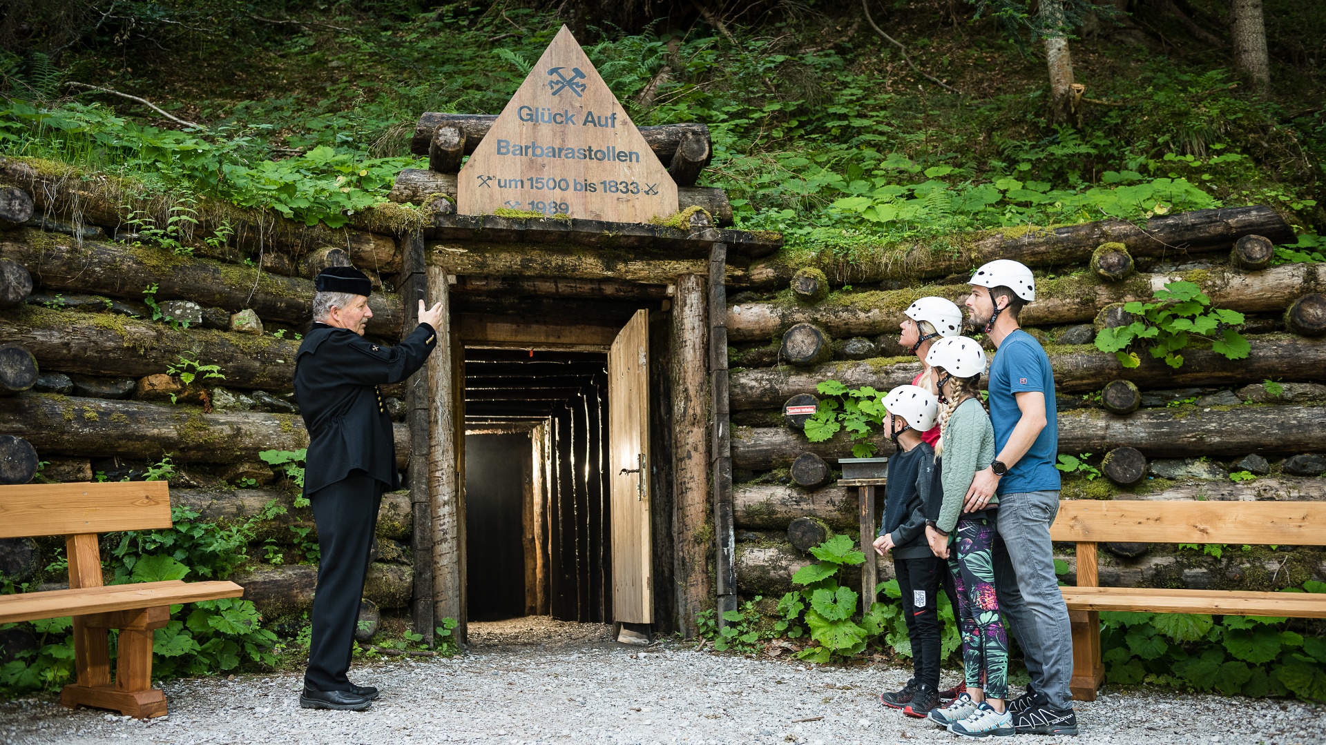 Eingang zum Barbarastollen im Schaubergwerk Leogang