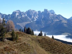 The Gappenkopf in the foreground with Gosaukamm and Bischofsmütze in the background.