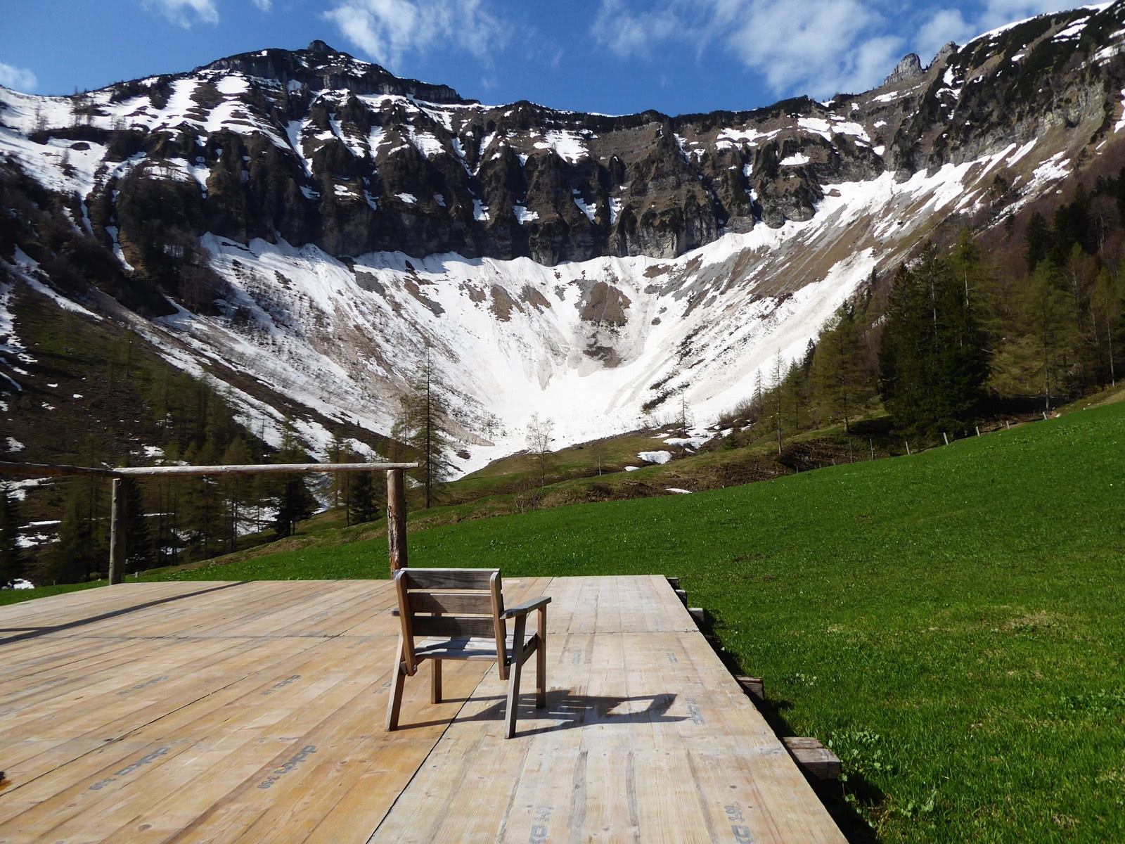 Logenplatz, front row with feet free at the Mayerlehenhütte (Gruberalm) with a view of Gruberhorn.