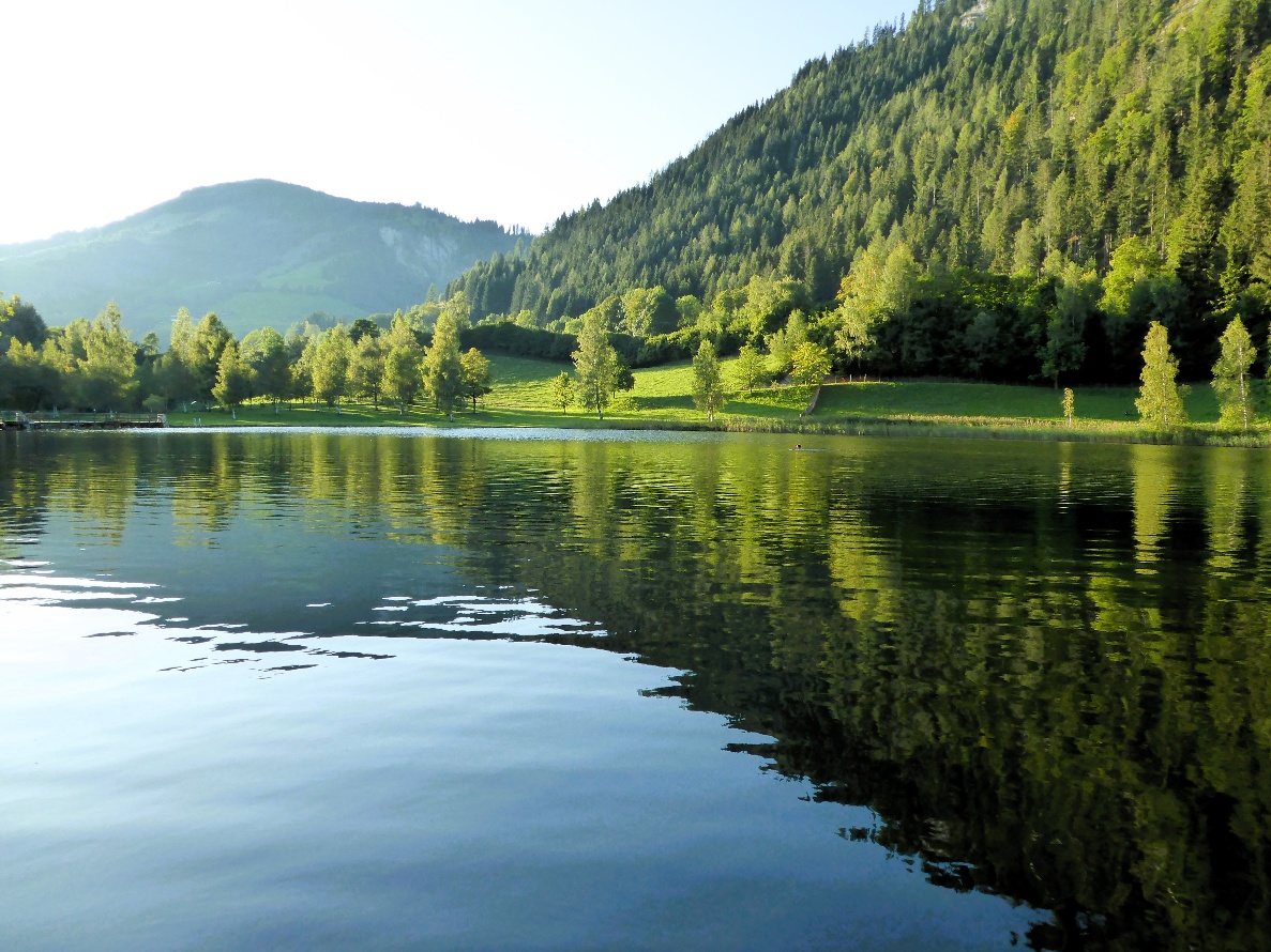The romantic Böndlsee marks the start of the hike.