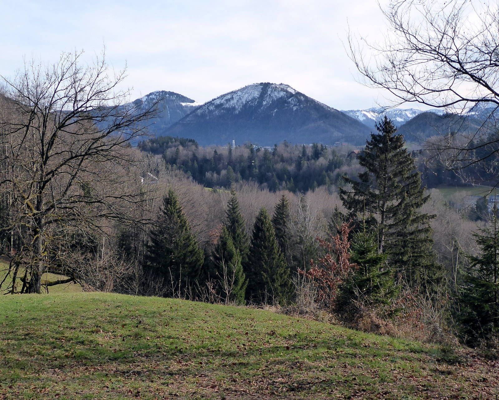 The view back from the Siederhöhe to Faistenau.